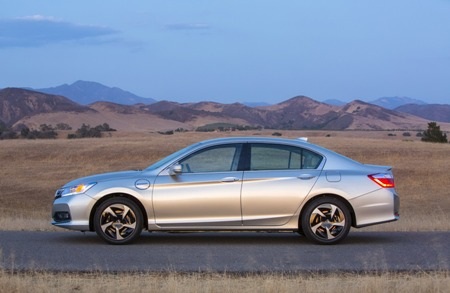 Giá xe Honda Accord 2013 tất cả các phiên bản hiện chưa được công bố.